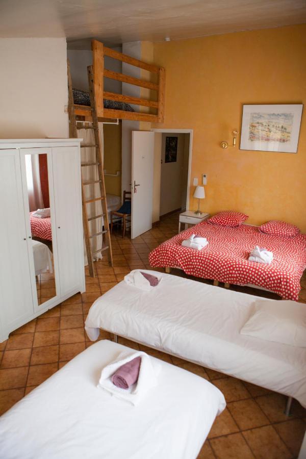 Auberge De La Vallee Saint-Jean-de-Bueges ภายนอก รูปภาพ
