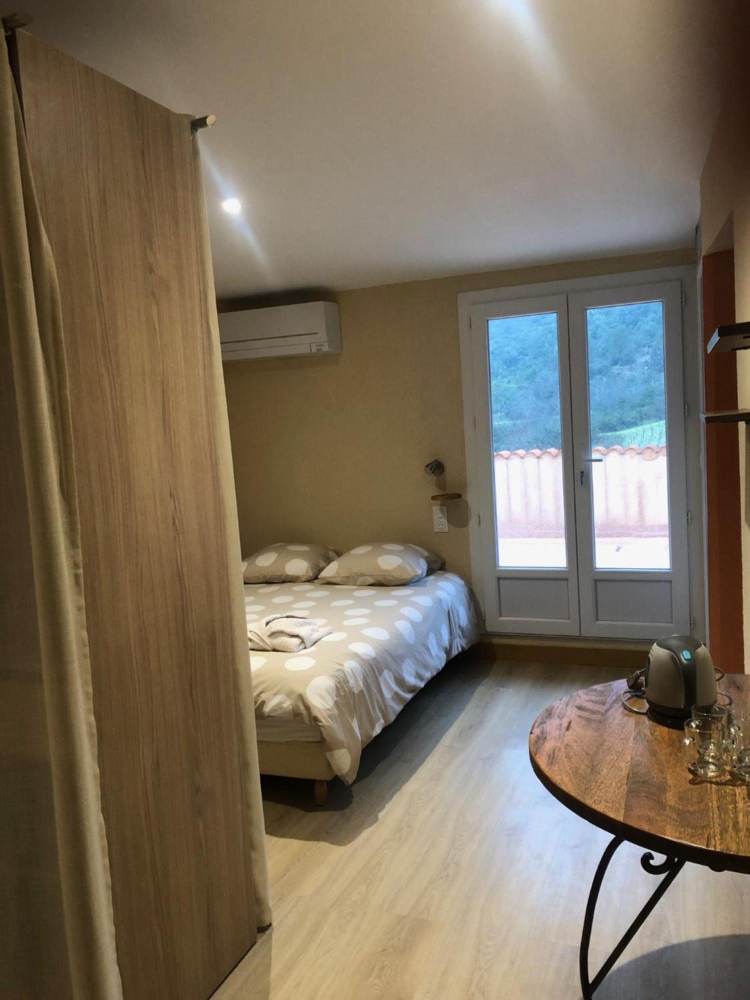 Auberge De La Vallee Saint-Jean-de-Bueges ภายนอก รูปภาพ