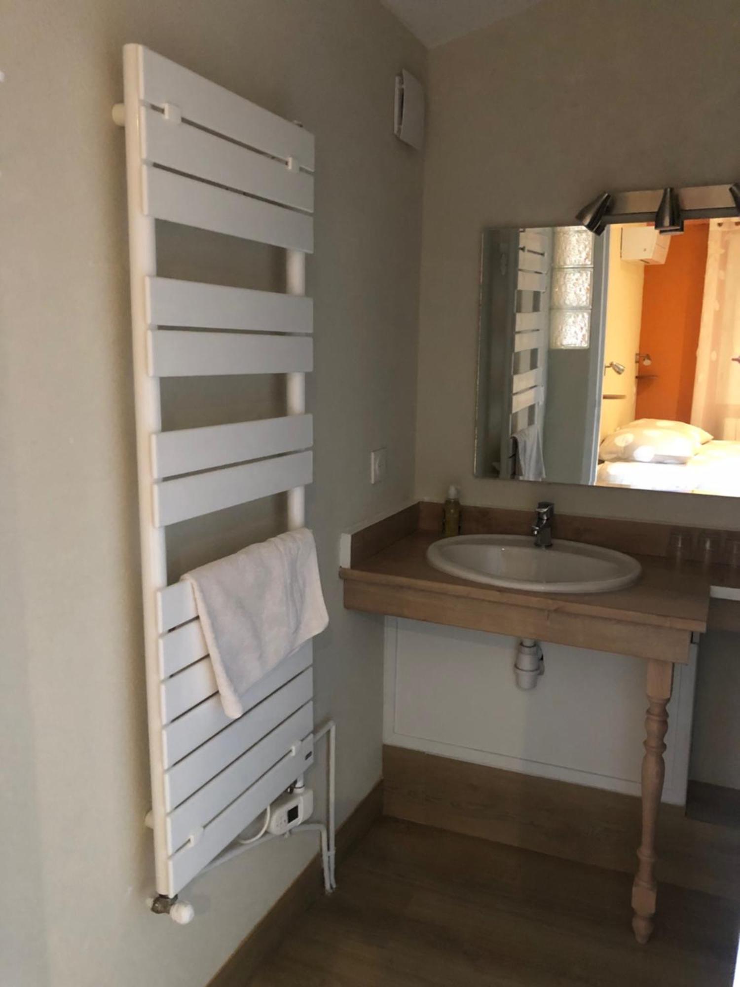 Auberge De La Vallee Saint-Jean-de-Bueges ภายนอก รูปภาพ